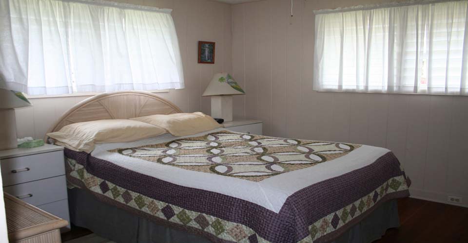 Tutu's Cottage master bedroom.